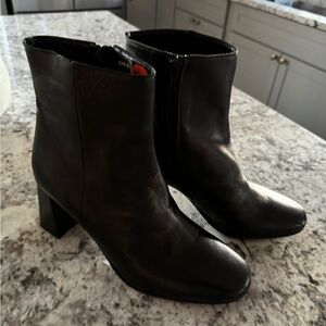 BLACK BLOCK HEELED BOOT